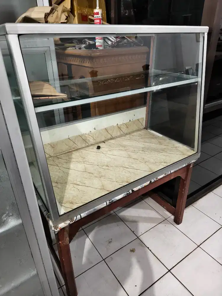 Etalase alumunium untuk jualan makanan