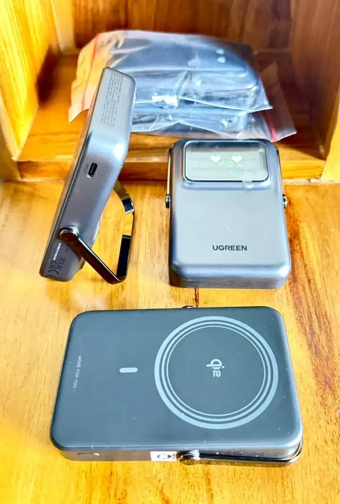 Power Bank UGREEN QI2 Macnetic Witeless 20W- 10.Rb Mah