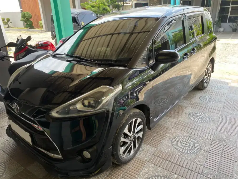TOYOTA SIENTA Q 2017