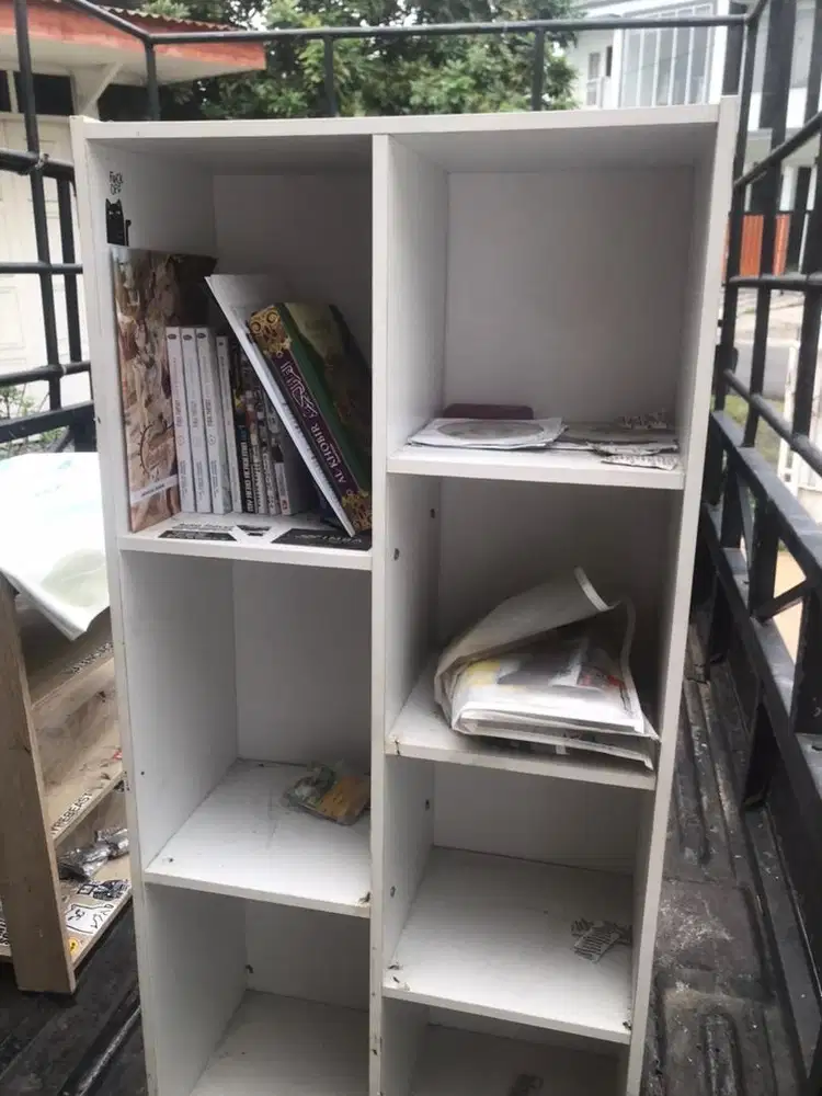 Lemari Buku 3 Tingkat