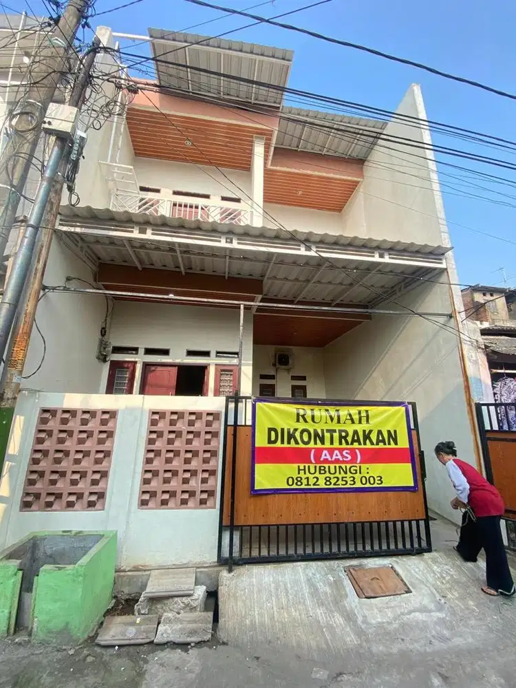 DI SEWAKAN / DIKONTRAKKAN RUMAH BANGUNAN KOKOH 2 lantai CIBITUNG