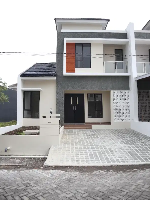 Dijual rumah dua lantai, dekat kampus undip tembalang semarang