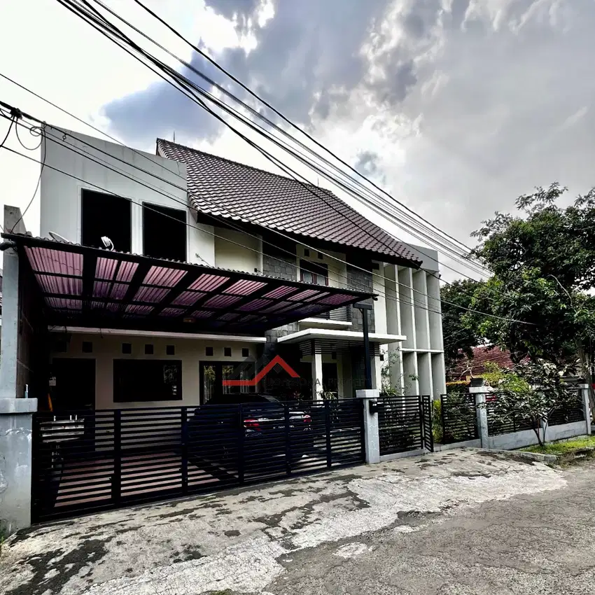 Rumah Dalam Komplek Posisi di Hoek