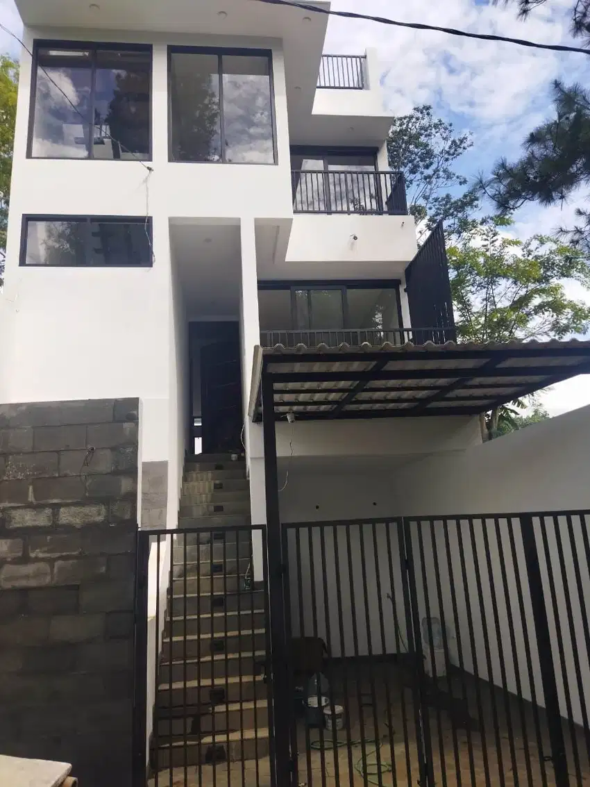 Rumah 3 Lantai Konsep villa modern Cigadung, Dago, Kota Bandung