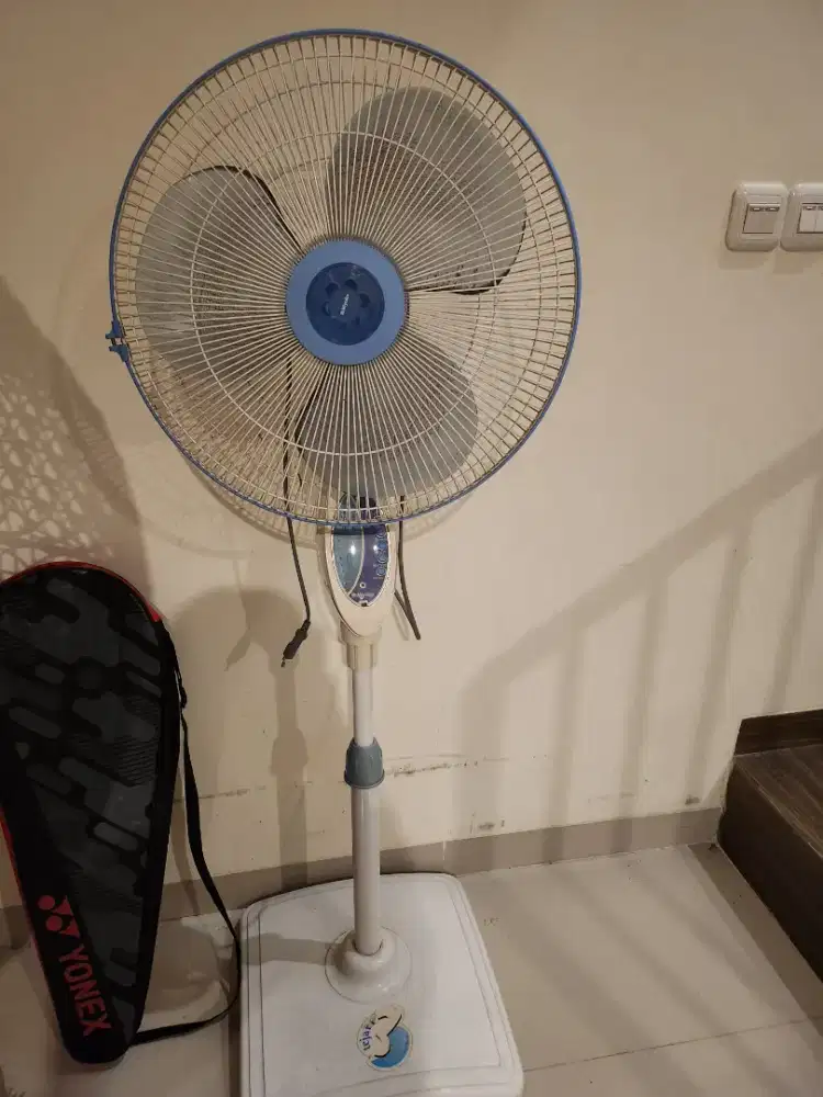 Di jual kipas angin berdiri