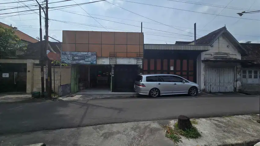 Rumah Hitung Tanah Pusat Kota Dekat Slamet Riyadi Solo