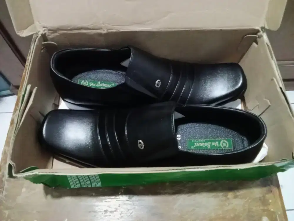 Sepatu pantofel pria Yal Barneet size 42