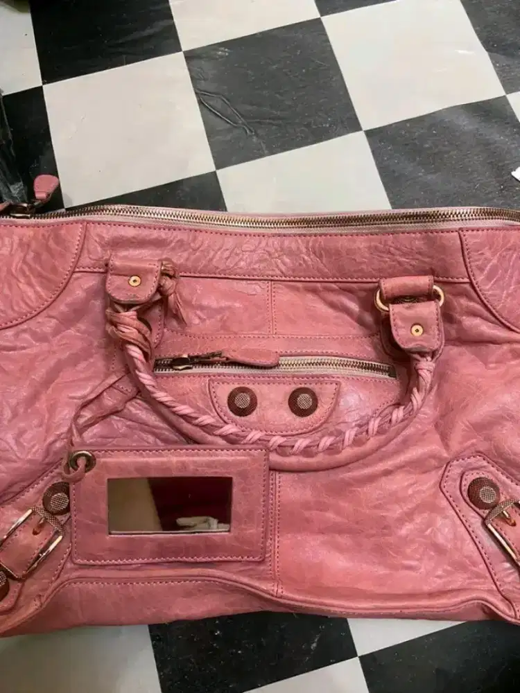 Tas Balenciaga Original Kondisi Masih Oke Dan Siap Pakai.Only Tas Aja