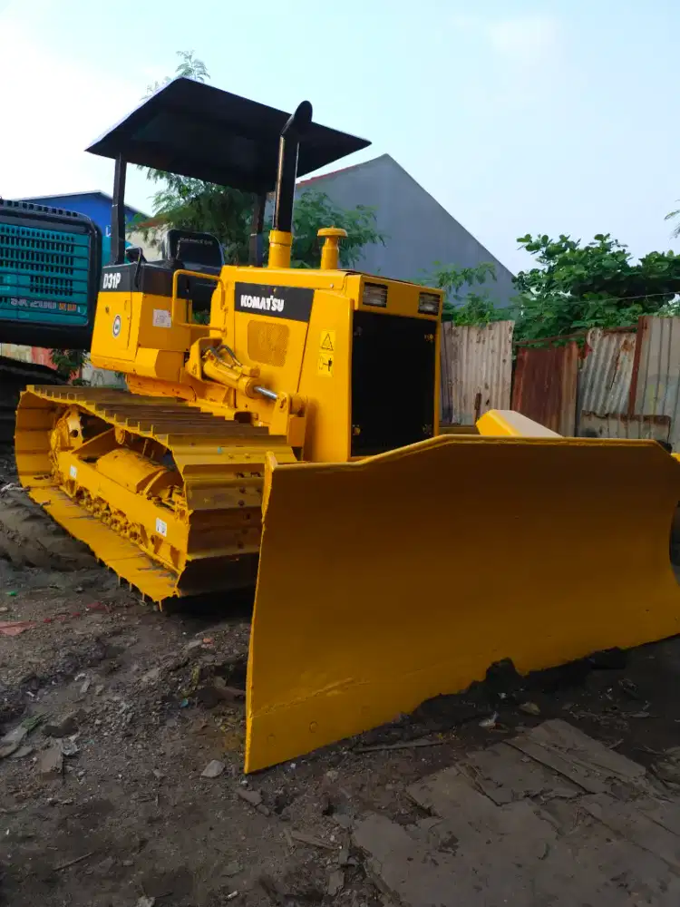 Bulldozer Komatsu D31P-20 Tahun 2022
