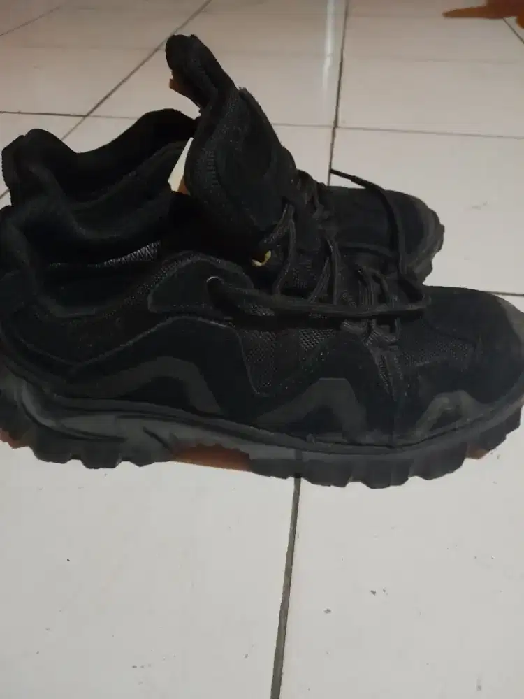 Sepatu Hiking, tactical Lowa