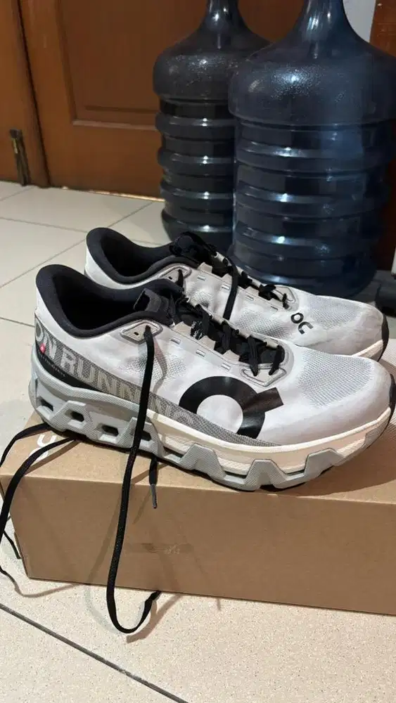 Sepatu On Cloud Monster Hyper Glacier Ivory Original