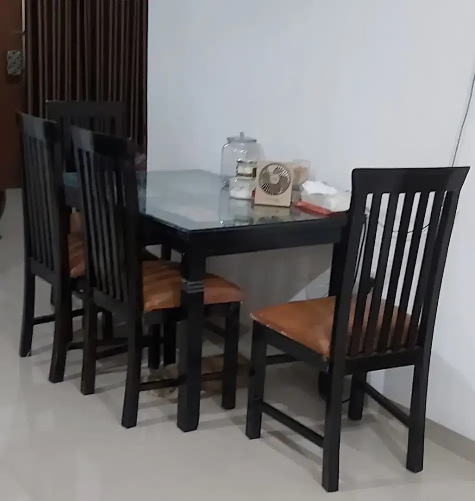 Meja Makan Kayu Minimalis
