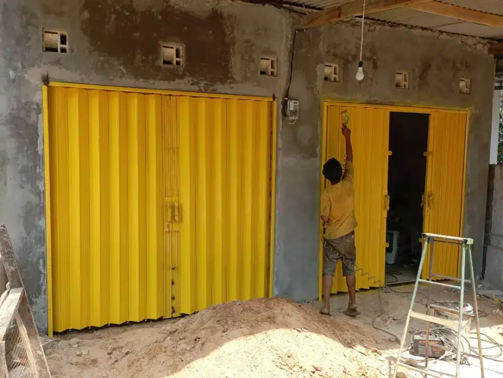 Folding gate rolling door kusen aluminium dll.