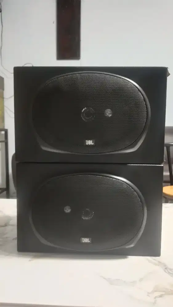 Satu pasang speaker pasif JBL suara Ok