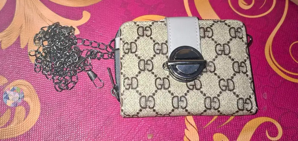 Dompet sling gucci