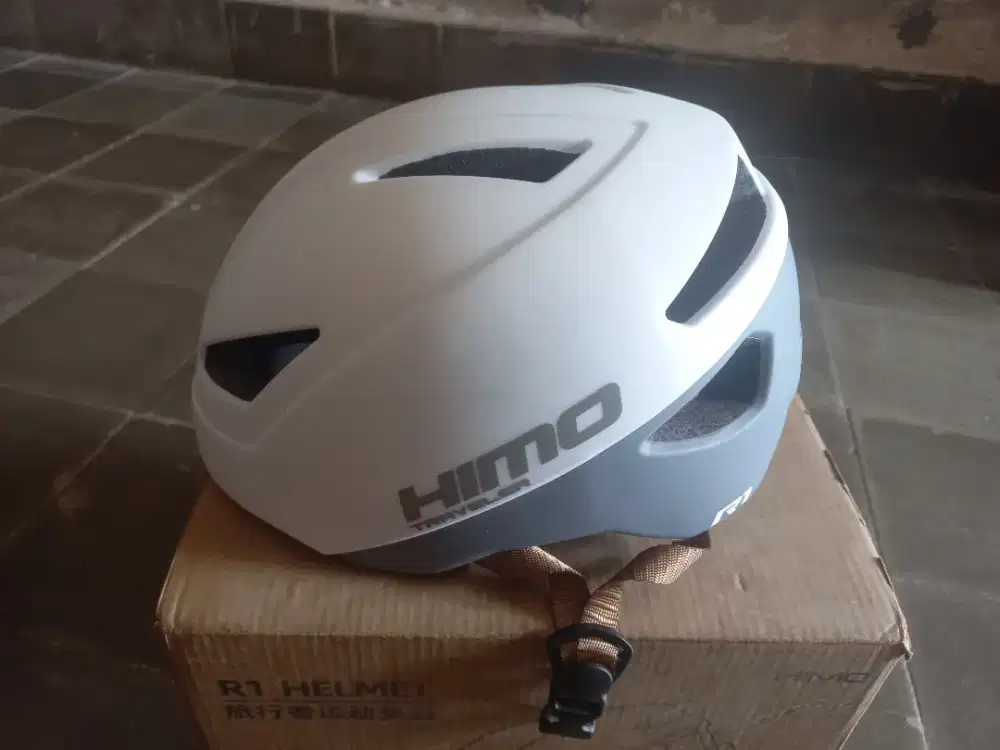 helm sepeda himo R1