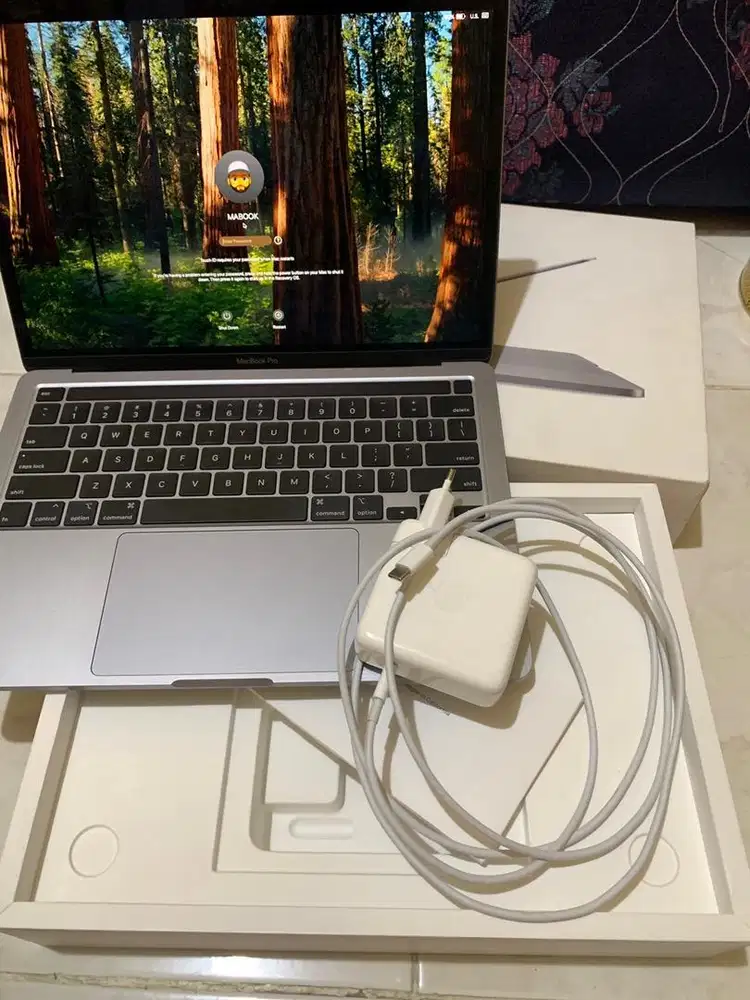 Macbook Pro 13 2020 8/256gb i5