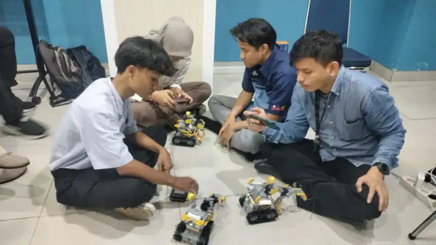 Instruktur Koding dan Robotik SD