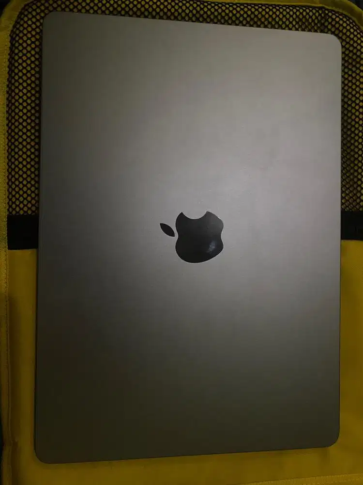 Macbook air m2 2022 8/256 ibox