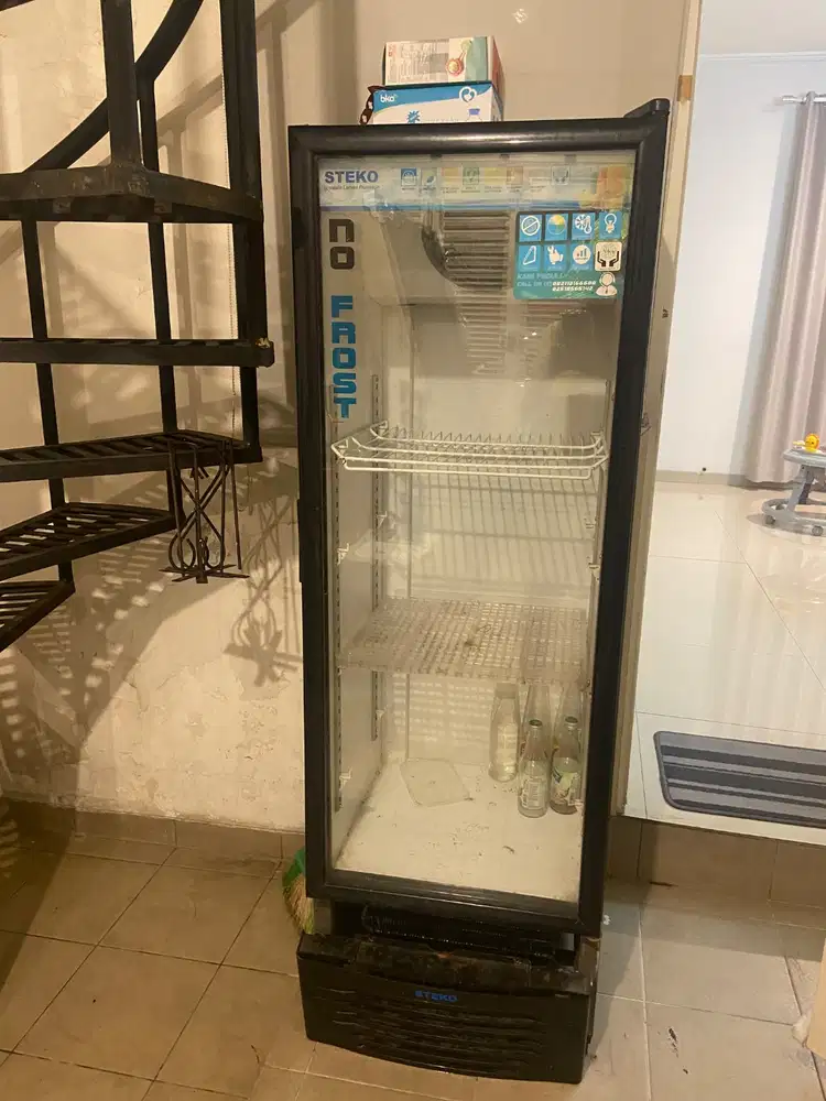 Dijual Showcase 4 Rak Steko (Bekas)