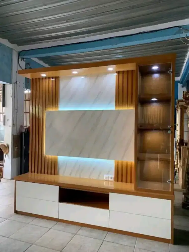 Backdrop TV MINIMALIS