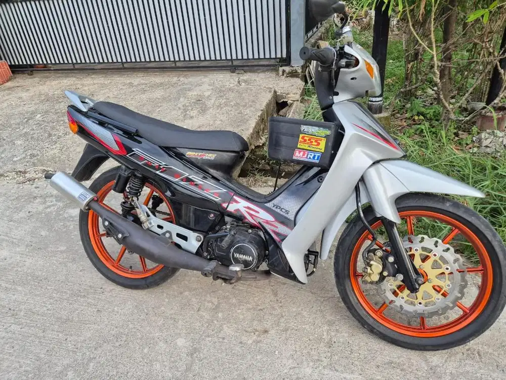 2004 Yamaha F1ZR Full Paper