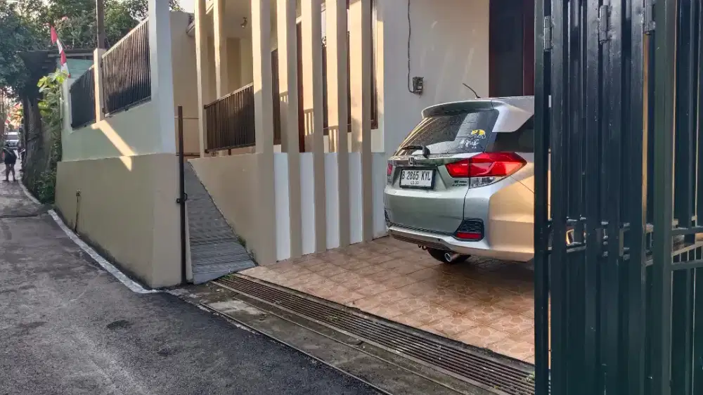 Disewakan rumah luas, cat baru Karangrejo Jatingaleh dekat GOR Jtidiri