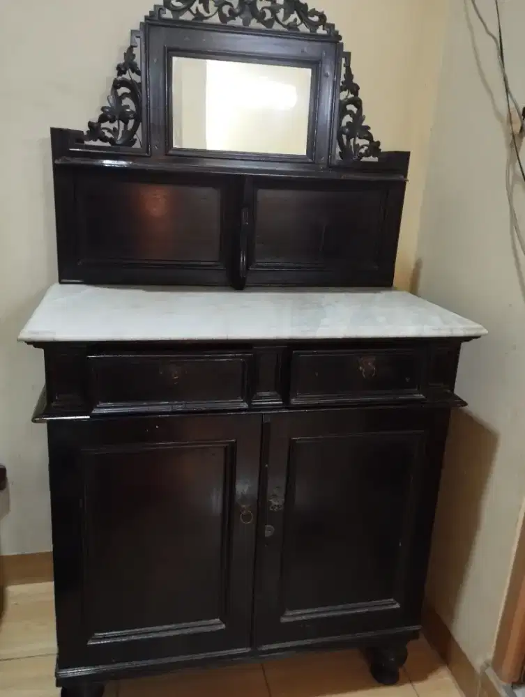 Bufet Antik Kayu Jati Marmer  Kuno Dijual Cepat