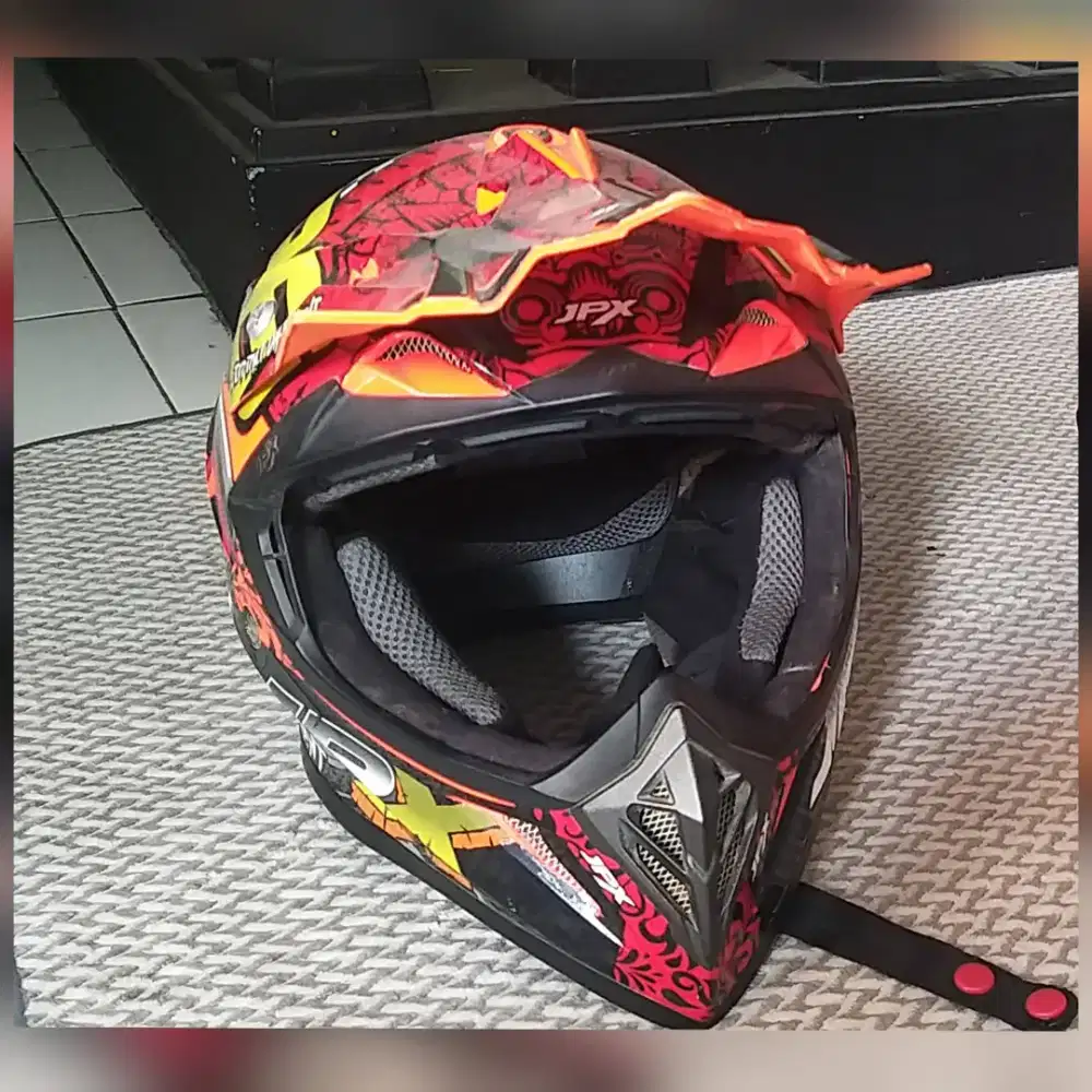 Jual helm croos size L ..