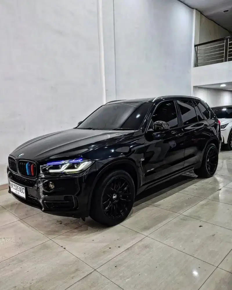 BMW X5 xDrive35i 3.0 A/T 2014 / 2015 hitam gle