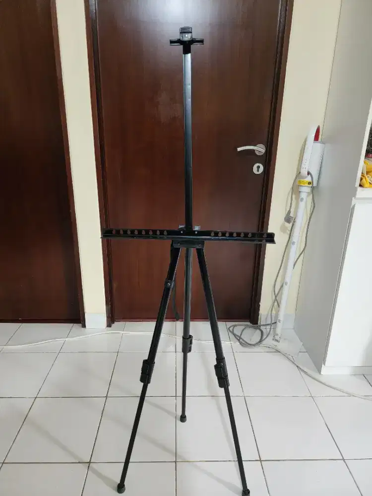 TRIPOD FRAME LUKIS