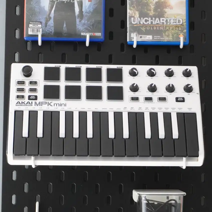 Akai MPK Mini II Spesial Hitam Putih Midi Keyboard/Midi Controller