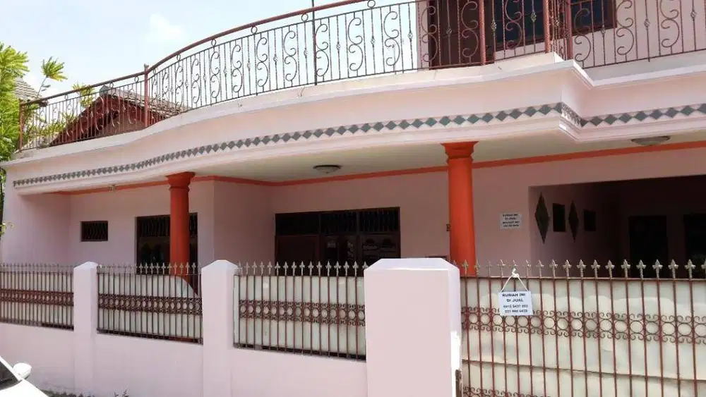 Rumah 2 Lantai, Carport 2 Mobil, Tetangga Ramah, 5 Kamar Tidur