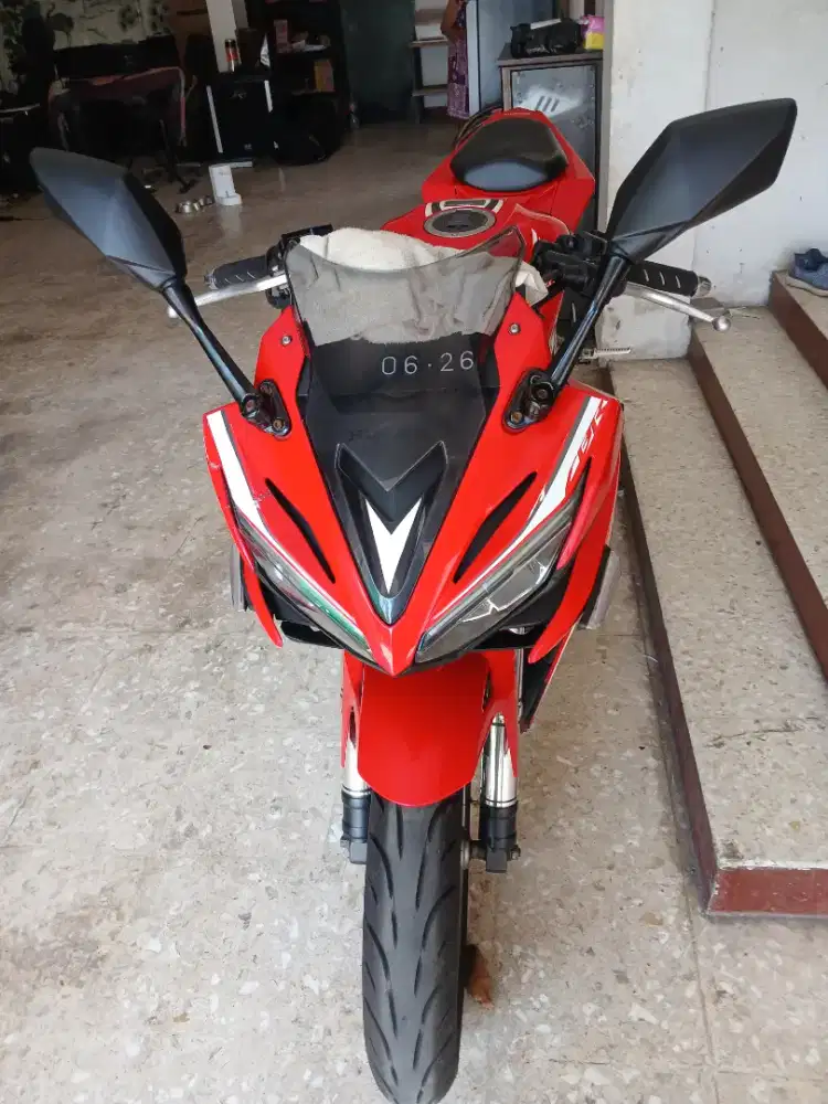 Dijual Honda CBR 150 R thn 2016 terawat km rendah