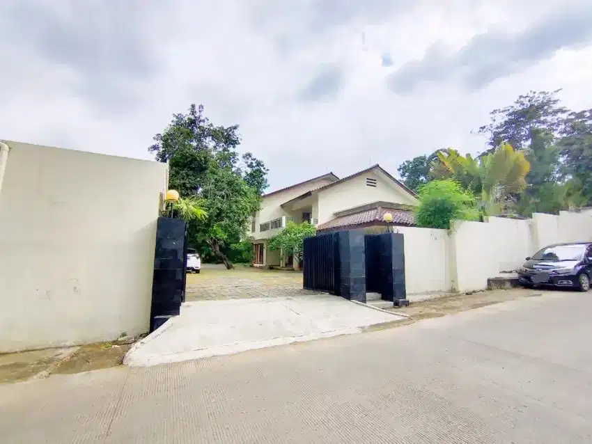 Rumah Bebas Banjir 2 Lt Ruang Lega Parkir Luas 19M-an Di Kemang Jaksel