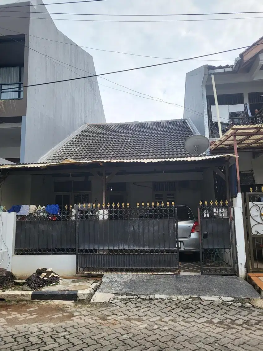 Rumah 1,5 Lantai Clasik Murah di Pos Pengumben Kebon Jeruk Jakarta Bar