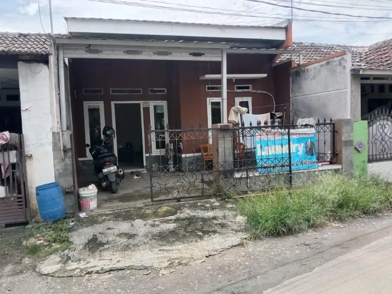 rumah tengah kota Serang dekat alun-alun deket stasiun Tamansari