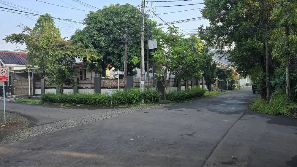Dijual Rumah Hitung Tanah di Griyaloka BSD, Hadap Timur
