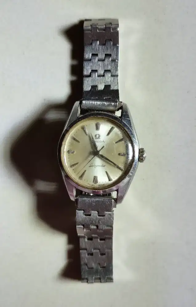 Jam tangan antik Omega Ladymatic tahun 1960-an