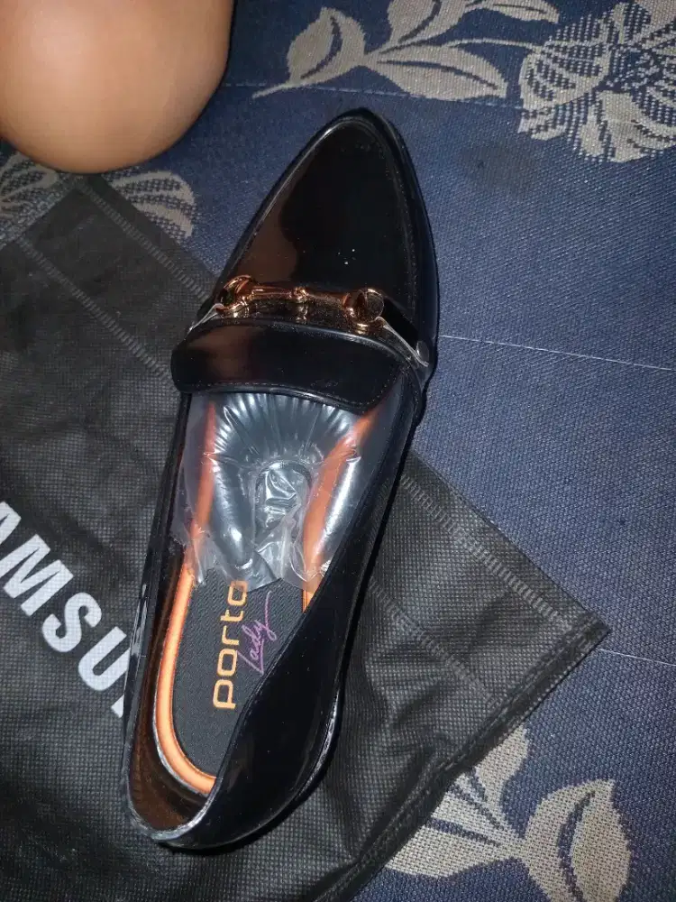 SEPATU PORTO UKURAN 39 HITAM