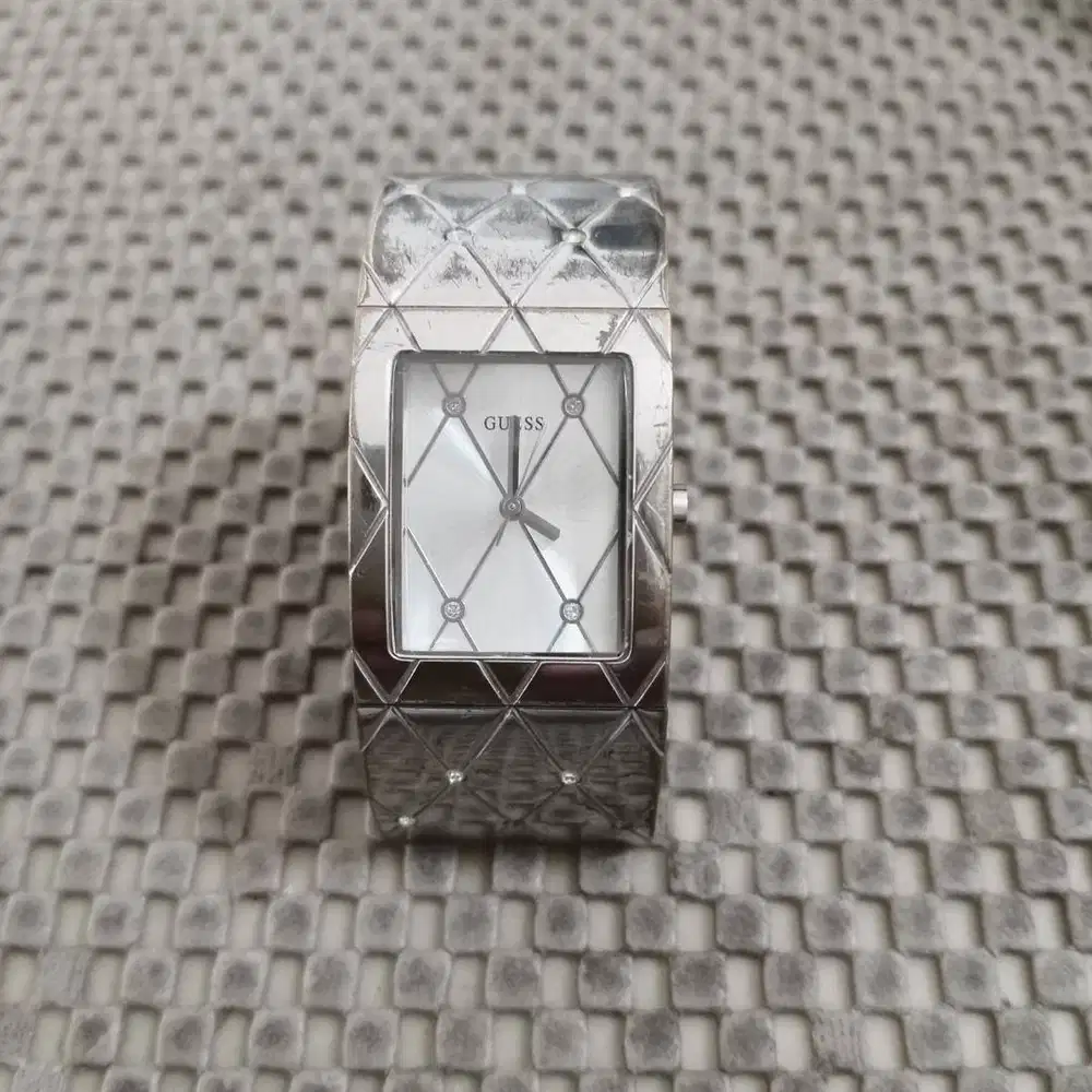 Jual jam wanita merk Guess