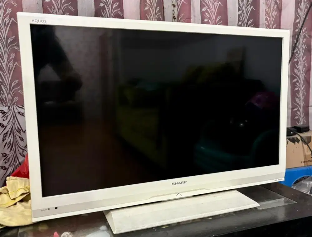 Dijual TV Sharp 32 LCD -  masih bagus jarang dipakai