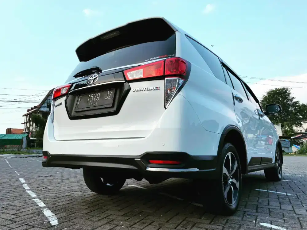 Venturer Facelift Matic Diesel Putih