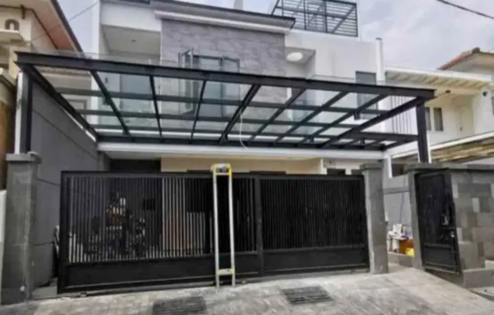 Kanopi kaca dan pagar