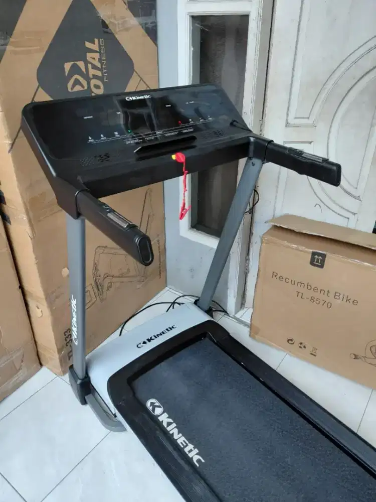 Treadmill Kinetic Layar Sentuh Second Kondisi Seperti Baru