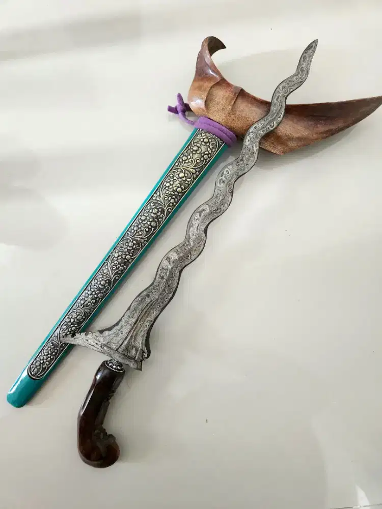 Keris Sengkelat Luk 13