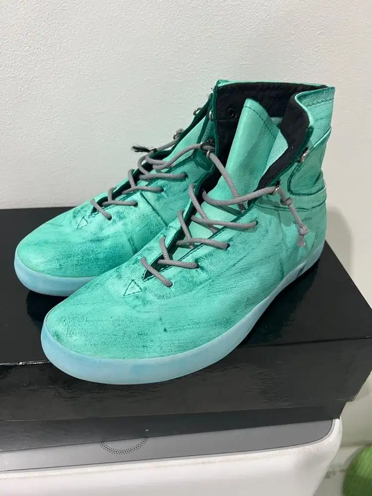 Sneaker Some Are Thieves