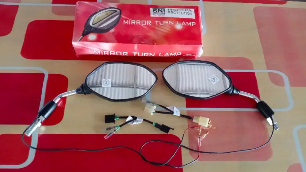 Sepasang Spion Honda Vario Terbaru, Komplit dengan Kabel.