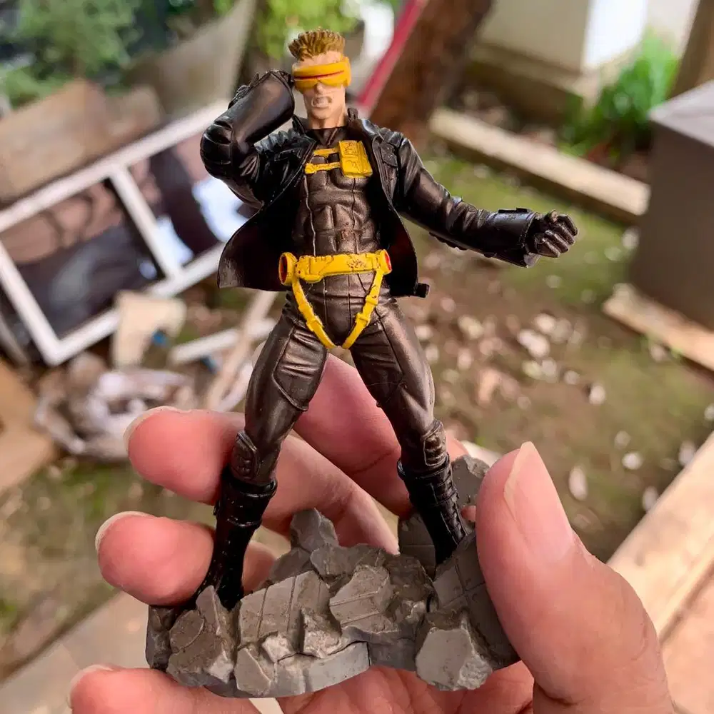 Ultimate Cyclops Gashapon figure