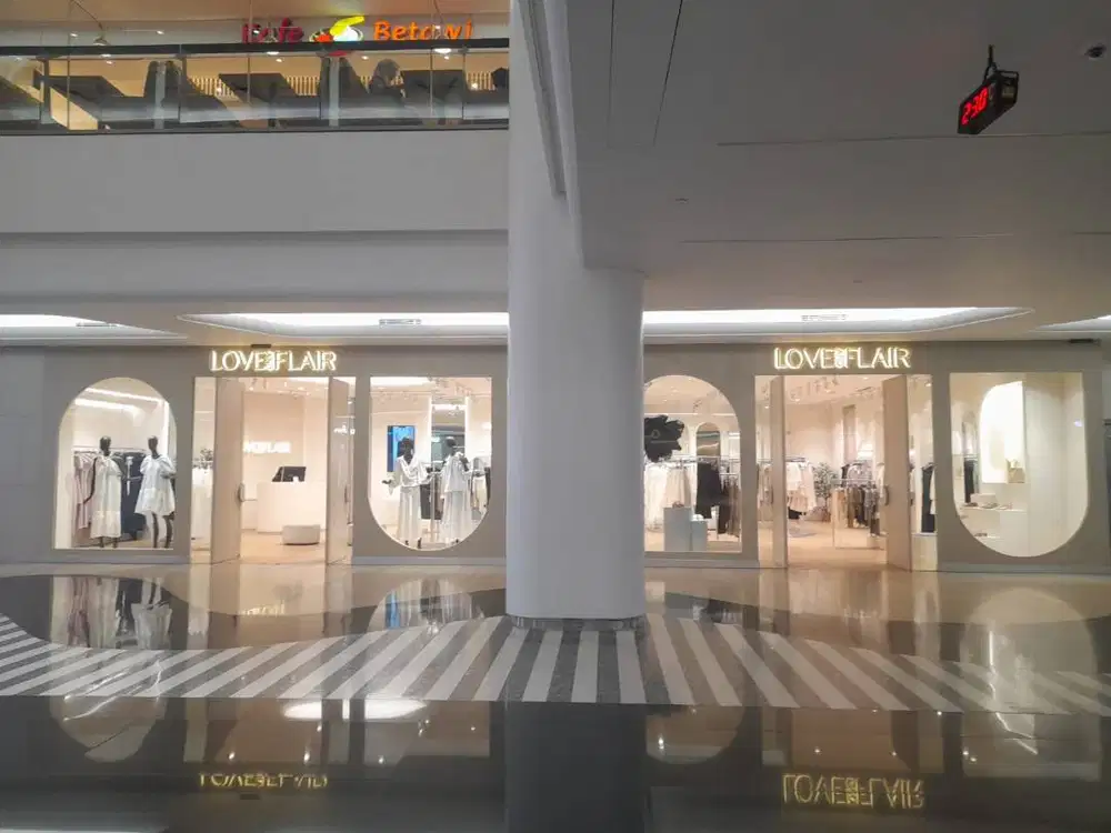 Sales Associate - Girl